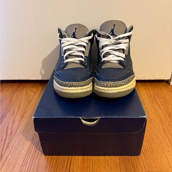 Used “Georgetown” Nike Air Jordan 3’s - Picture 4 of 5
